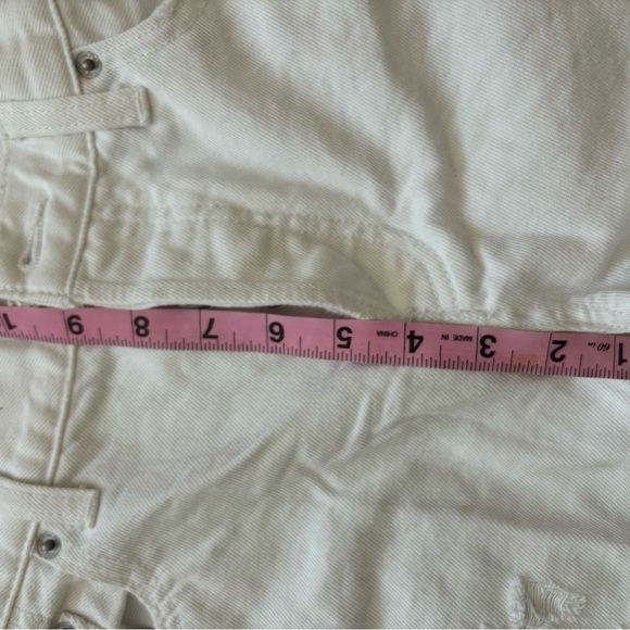 We the Free White Distressed Denim Shorts size 29 - Picture 6 of 9